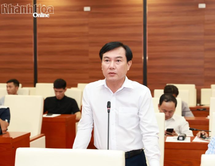 Nhà báo Trần Văn Thanh - Phó Giám đốc Báo và Phát thanh, Truyền hình Khánh Hòa phát biểu ý kiến.