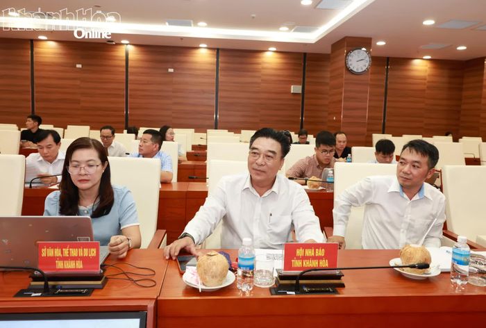Các đại biểu dự hội nghị.
