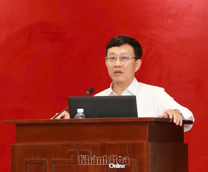 Đồng chí Nguyễn Văn Hòa - Phó Trưởng Ban Thường trực Ban Tuyên giáo Tỉnh ủy phát biểu kết luận hội nghị. 