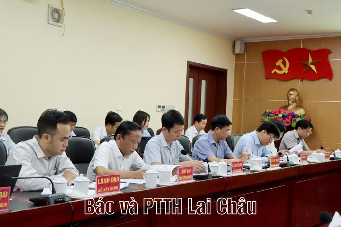 Các đại biểu tham gia buổi làm việc.