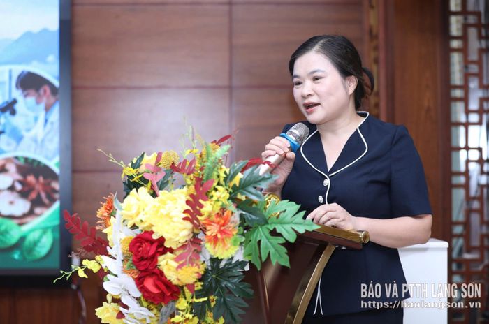 Đại diện Sở Y tế phát biểu tham luận tại hội thảo