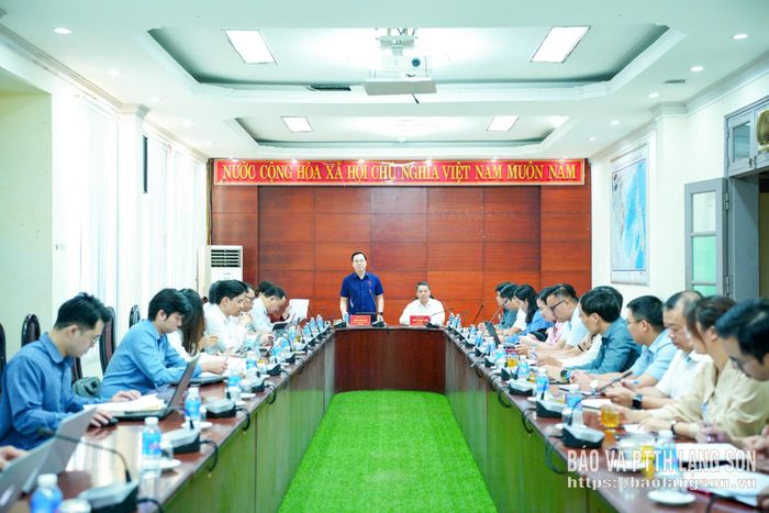 Đoàn giám sát làm việc tại phường Đông Kinh