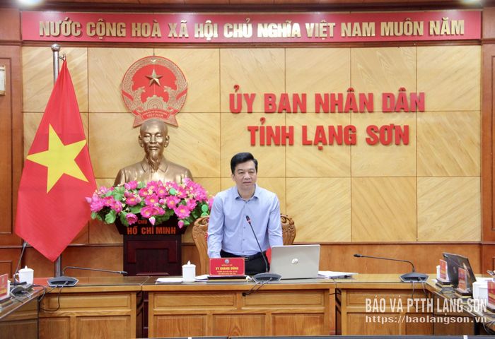 Trưởng Ban Văn hóa - Xã hội HĐND tỉnh phát biểu kết luận cuộc họp