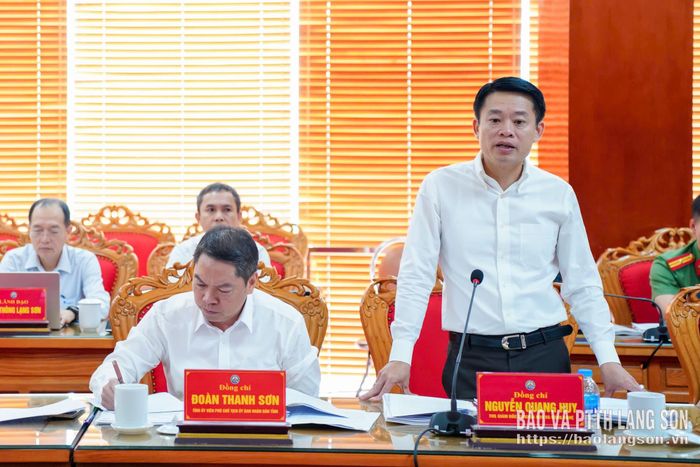 Lãnh đạo Sở KH&CN báo cáo việc thực hiện chính sách, pháp luật về chuyển đổi số 
