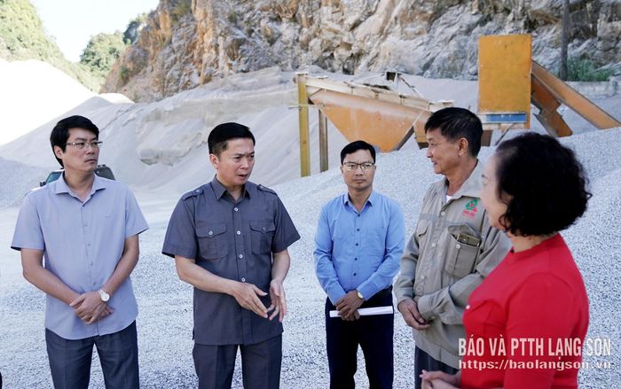 Đồng chí Phó Chủ tịch Thường trực UBND tỉnh yêu cầu một số nội dung đối với doanh nghiệp đầu tư mỏ đá vôi Lũng Phầy (xã Thất Khê)
