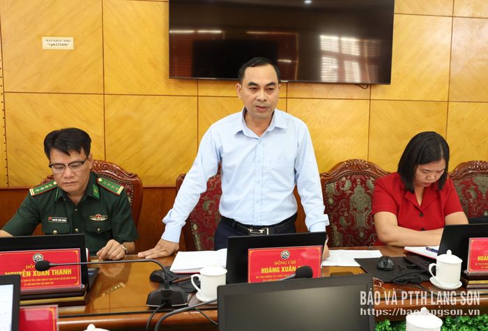 Ủy viên Ban Pháp chế HĐND tỉnh phát biểu ý kiến tại buổi làm việc