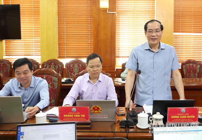 Đồng chí Dương Xuân Huyên, Ủy viên Ban Thường vụ Tỉnh ủy, Phó Chủ tịch Thường trực HĐND tỉnh phát biểu ý kiến tại buổi làm việc