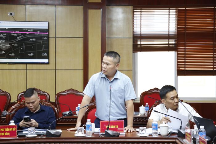 Đại diện chủ đầu tư dự án nêu ý kiến tại cuộc họp