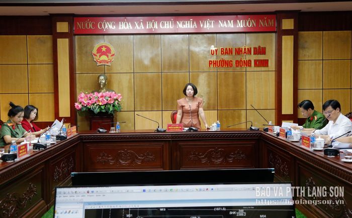 Lãnh đạo UBND phường Đông Kinh phát biểu tại cuộc họp