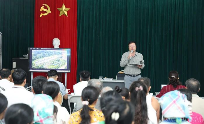 Lãnh đạo xã Bát Xát đối thoại, giải đáp kiến nghị của người dân có đất phải thu hồi thực hiện dự án Khu công nghiệp Bản Qua.