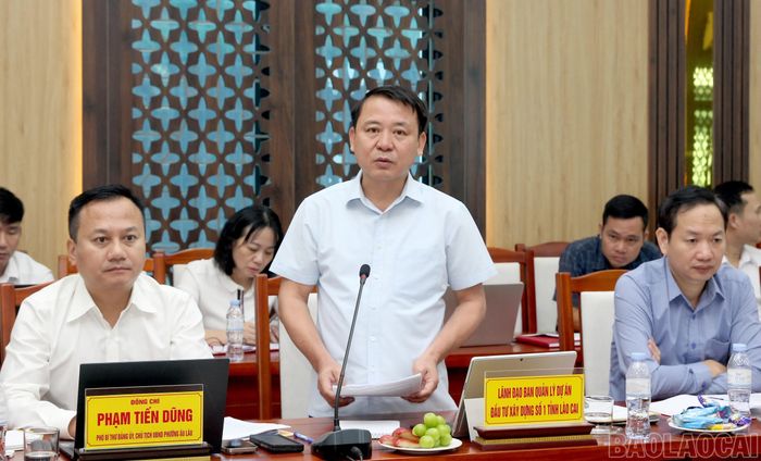 Lãnh đạo Ban Quản lý dự án đầu tư xây dựng số 1 tỉnh trao đổi, làm rõ một số thông tin tại buổi làm việc.