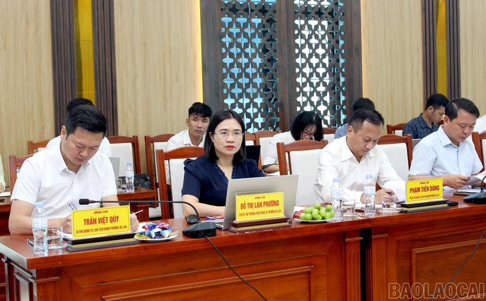Các đại biểu tham dự buổi làm việc của Phó Bí thư Tỉnh ủy Nguyễn Thế Phước với các địa phương về công tác giải phóng mặt bằng.
