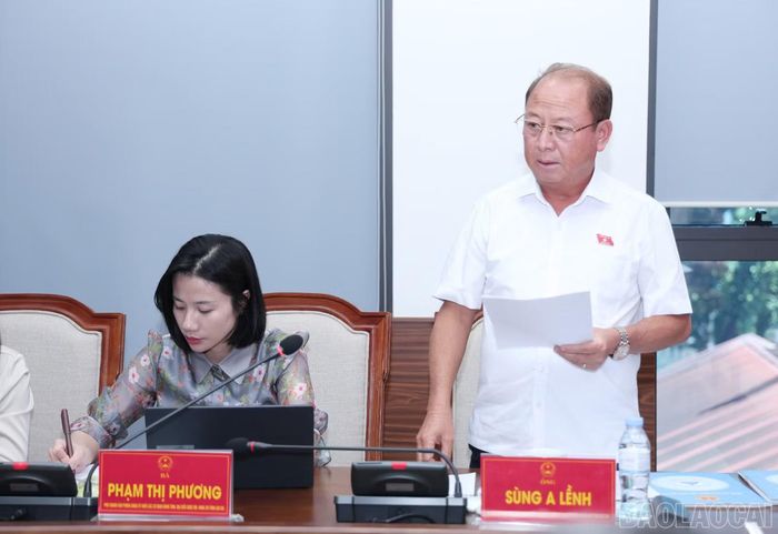 Đồng chí Sùng A Lềnh - Phó Trưởng Đoàn đại biểu Quốc hội chuyên trách tỉnh Lào Cai thông tin về dự kiến nội dung, chương trình Kỳ họp thứ 2, Quốc hội khóa XVI.