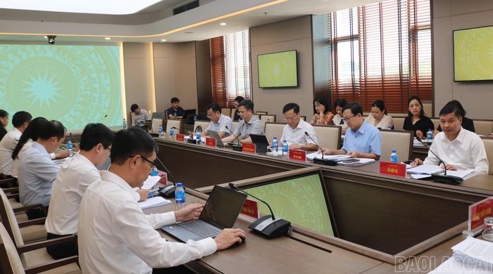 Các đại biểu tham dự cuộc họp.