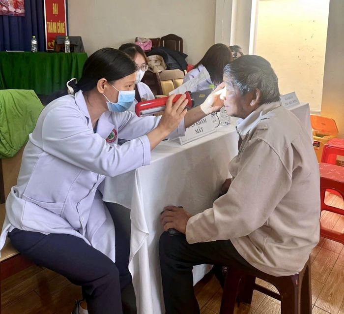 Bệnh viện Đa khoa tỉnh Lâm Đồng tổ chức KSK miễn phí cho người dân tại Tổ dân phố An Bình, phường Xuân Hương - Đà Lạt