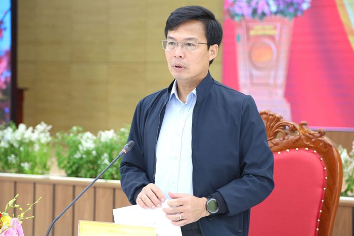 Đồng chí Đinh Văn Tuấn, Tỉnh ủy viên, Phó Chủ tịch UBND tỉnh phát biểu chỉ đạo cuộc họp