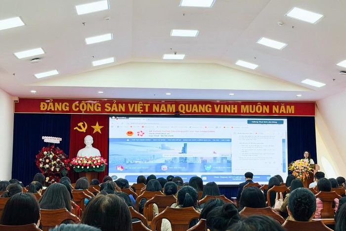 Quang cảnh hội nghị