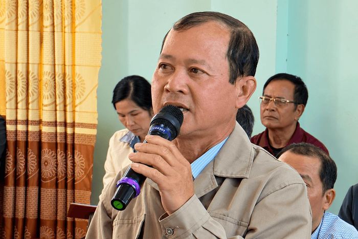 Cử tri Trần Minh Phụng phát biểu tại hội nghị tiếp xúc cử tri