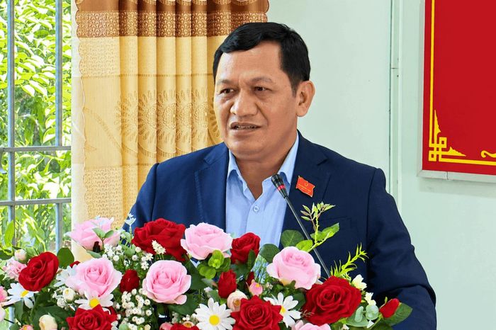 Phó Chủ tịch HĐND tỉnh Lâm Đồng K’ Mák tiếp thu, trao đổi về các ý kiến, kiến nghị của cử tri