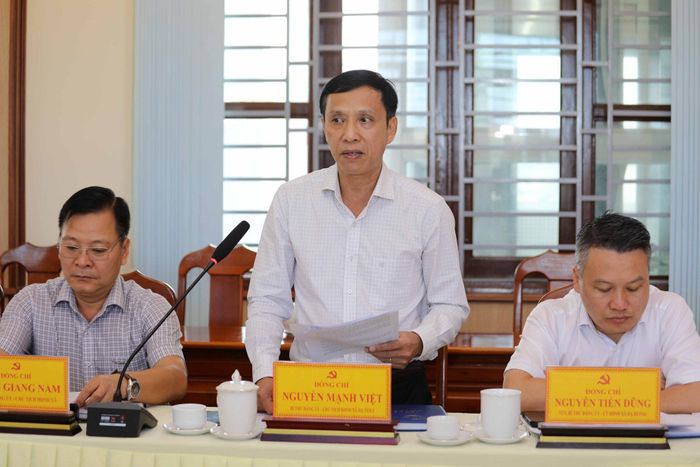 Bí thư Đảng ủy, Chủ tịch HĐND xã Đạ Tẻh 2 Nguyễn Mạnh Việt báo cáo kết quả thực hiện nhiệm vụ 9 tháng năm 2026 và phương hướng, nhiệm vụ 3 tháng cuối năm của địa phương
