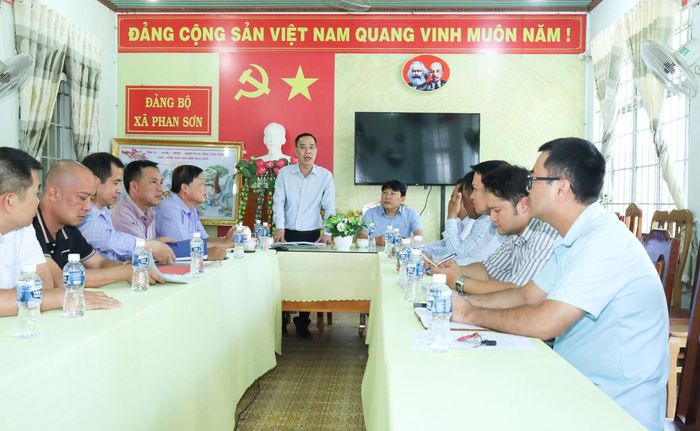 Quang cảnh buổi làm việc