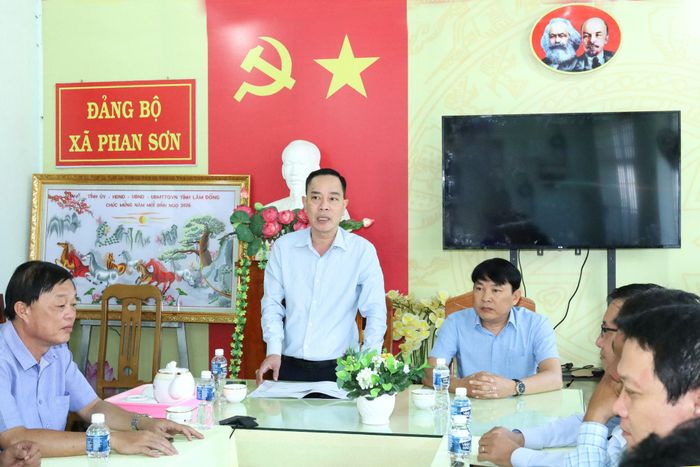 Đồng chí Lê Huy Toàn, Tỉnh ủy viên, Giám đốc Báo và Phát thanh, Truyền hình Lâm Đồng phát biểu tại buổi làm việc