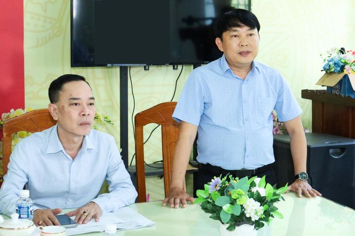 Đồng chí Nguyễn Văn Chín, Bí thư Đảng ủy xã Phan Sơn nêu ý kiến tại buổi làm việc