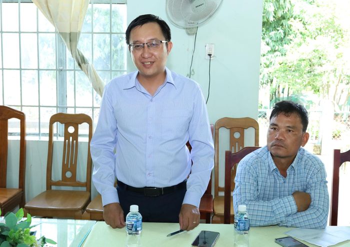 Đồng chí Mai Hồng Đăng, Chủ tịch UBND xã Phan Sơn nêu ý kiến tại buổi làm việc