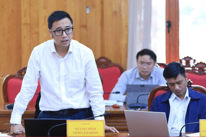 Phó Giám đốc Sở Tài chính Lâm Đồng Nguyễn Trần Nhật Huy góp ý một số nội dung với Quy hoạch chung xã Quảng Trực