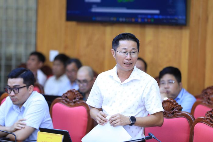 Phó Chủ tịch UBND xã Tuy Đức Nguyễn Hữu Lực tiếp thu ý kiến góp ý tại cuộc họp