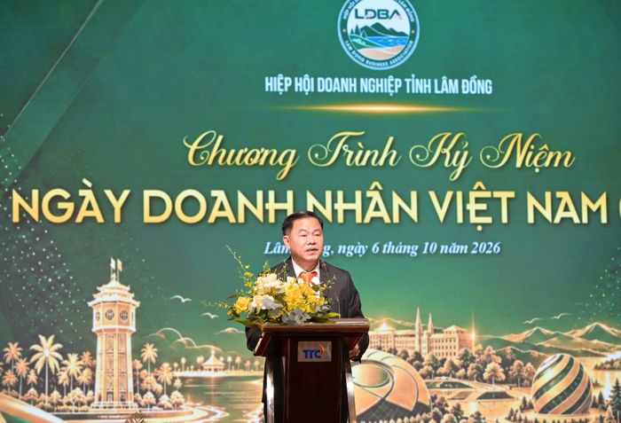 Ông Nguyễn Hữu Thành, Chủ tịch Hiệp hội Doanh nghiệp tỉnh phát biểu tại hội nghị