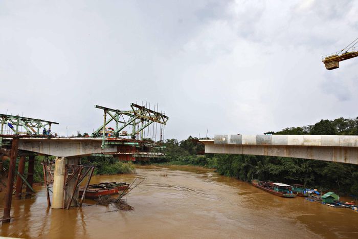 Dự kiến đơn vị thi công sẽ hợp long cầu vào giữa tháng 11 và cam kết hoàn thành công trình trước ngày 31/12/2026