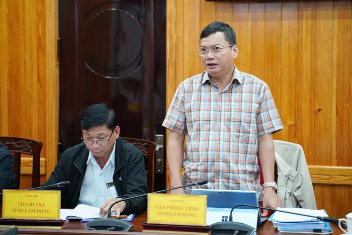 Đại diện Văn phòng UBND tỉnh góp ý vào Đồ án Quy hoạch các xã