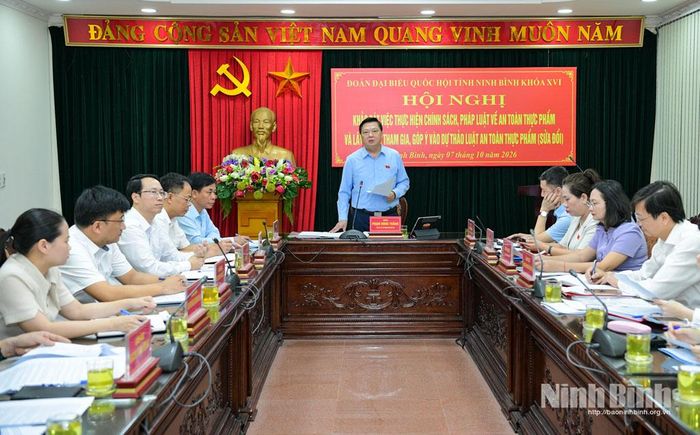 Quang cảnh buổi làm việc.