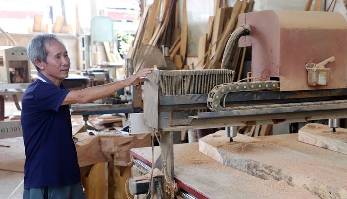 Máy móc hiện đại được đưa vào sản xuất, góp phần nâng cao năng suất và chất lượng sản phẩm.