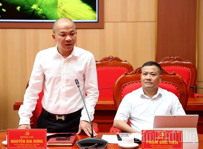 Thành viên đoàn công tác nêu ý kiến tại buổi làm việc.