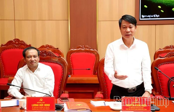 Đồng chí Phó Chủ tịch UBND tỉnh Nguyễn Khắc Hiếu phát biểu, làm rõ những nội dung đoàn công tác nêu.