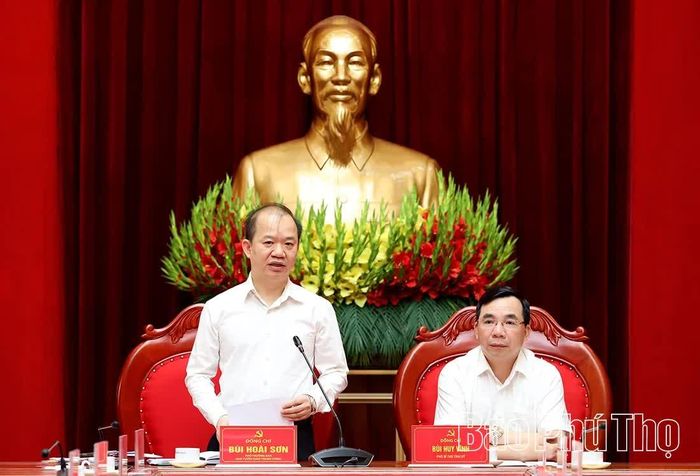 Đồng chí Bùi Hoài Sơn – Phó Trưởng Ban Tuyên giáo Trung ương, Trưởng đoàn khảo sát phát biểu kết luận tại buổi làm việc.