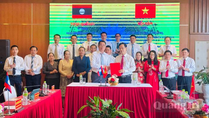 Sở Tư pháp Quảng Trị và Sở Tư pháp tỉnh Khăm Muồn (Lào) ký kết biên bản hợp tác - Ảnh: B.N