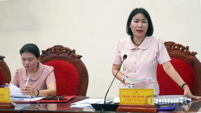 Đồng chí Phạm Thị Minh Huệ, Ủy viên Ban Thường vụ, Chủ nhiệm Ủy ban Kiểm tra Tỉnh ủy thảo luận tại hội nghị - Ảnh: N.M