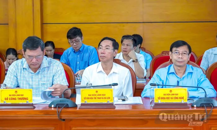 Các đại biểu tham dự phiên họp - Ảnh: N.H