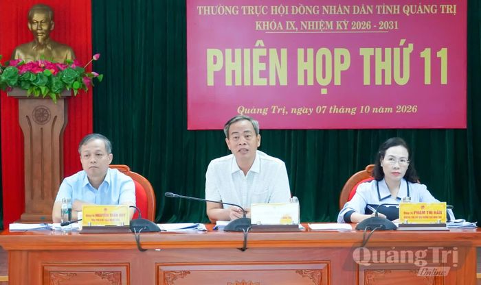 Các đồng chí trong Thường trực HĐND tỉnh chủ trì phiên họp - Ảnh: N.H