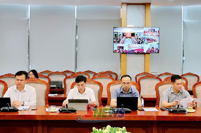 Các thành viên BCĐ đo đạc, lập hồ sơ địa chính và xây dựng cơ sở dữ liệu đất đai tỉnh Sơn La