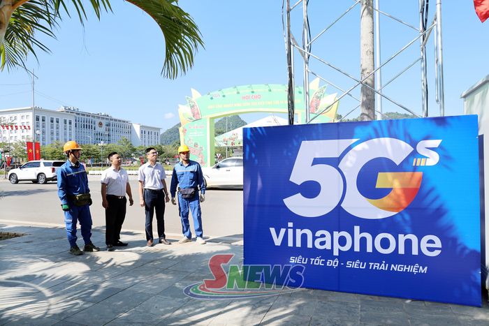 Lãnh đạo VNPT Sơn La kiểm tra công tác chuẩn bị các điều kiện đảm bảo hạ tầng viễn thông - công nghệ thông suốt cho lễ hội.