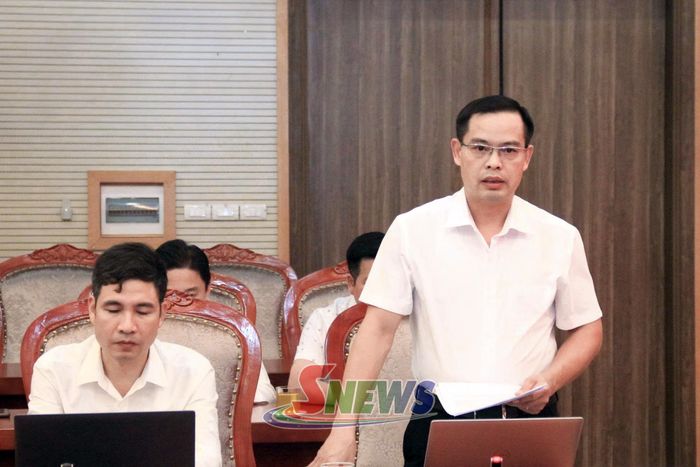 Lãnh đạo Thống kê tỉnh Sơn La báo cáo tại cuộc họp.