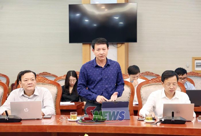Lãnh đạo Sở Giáo dục và Đào tạo phát biểu. 