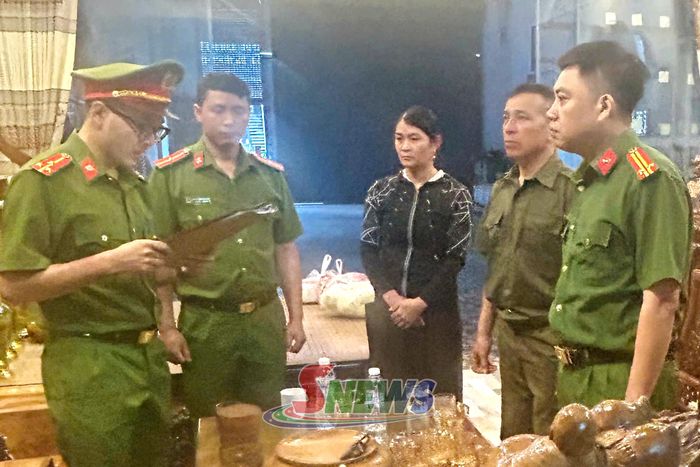 Cơ quan CSĐT Công an tỉnh Sơn La tiến hành thi hành lệnh khám xét tại nhà đối tượng Nguyễn Thị Thảo