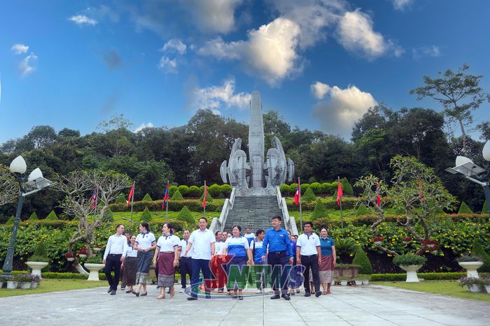 Tỉnh đoàn Sơn La và Đoàn thanh niên Nhân dân Cách mạng Lào các tỉnh: Bò Kẹo, Luông Nặm Thà, nước CHDCND Lào tham quan tại Khu Di tích lịch sử Quốc gia đặc biệt cách mạng Việt Nam - Lào tại bản Lao Khô 1.