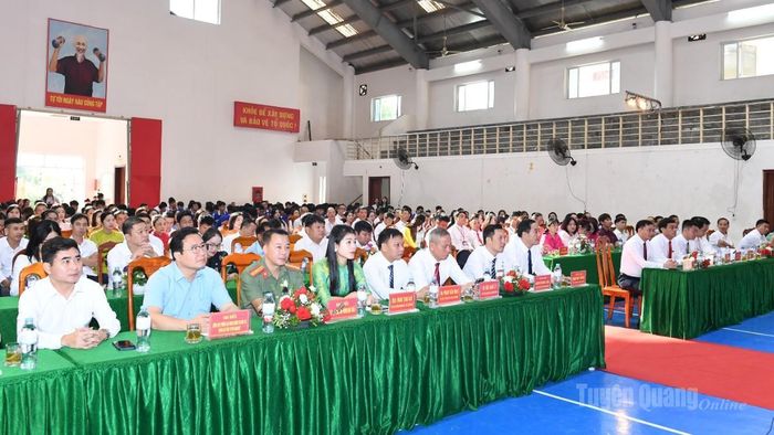 Các đại biểu dự lễ công bố.