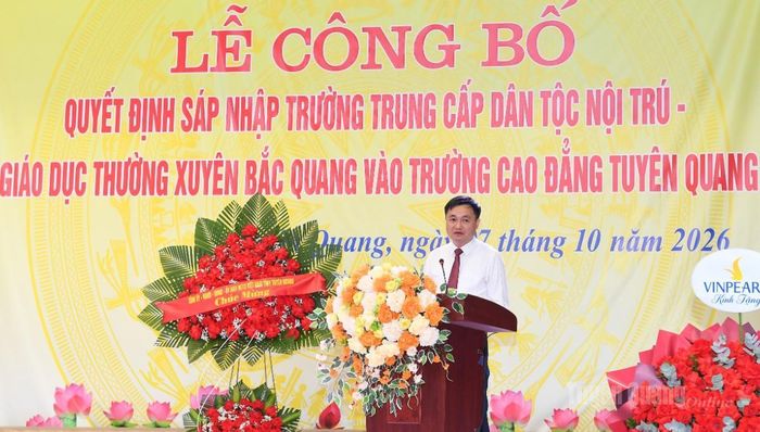 Đồng chí Phó Chủ tịch UBND tỉnh Đỗ Anh Tuấn phát biểu tại lễ công bố.